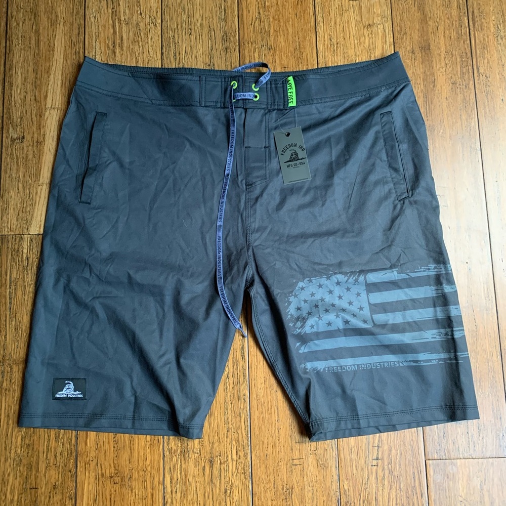 NWT Freedom industries hybrid swim XXL